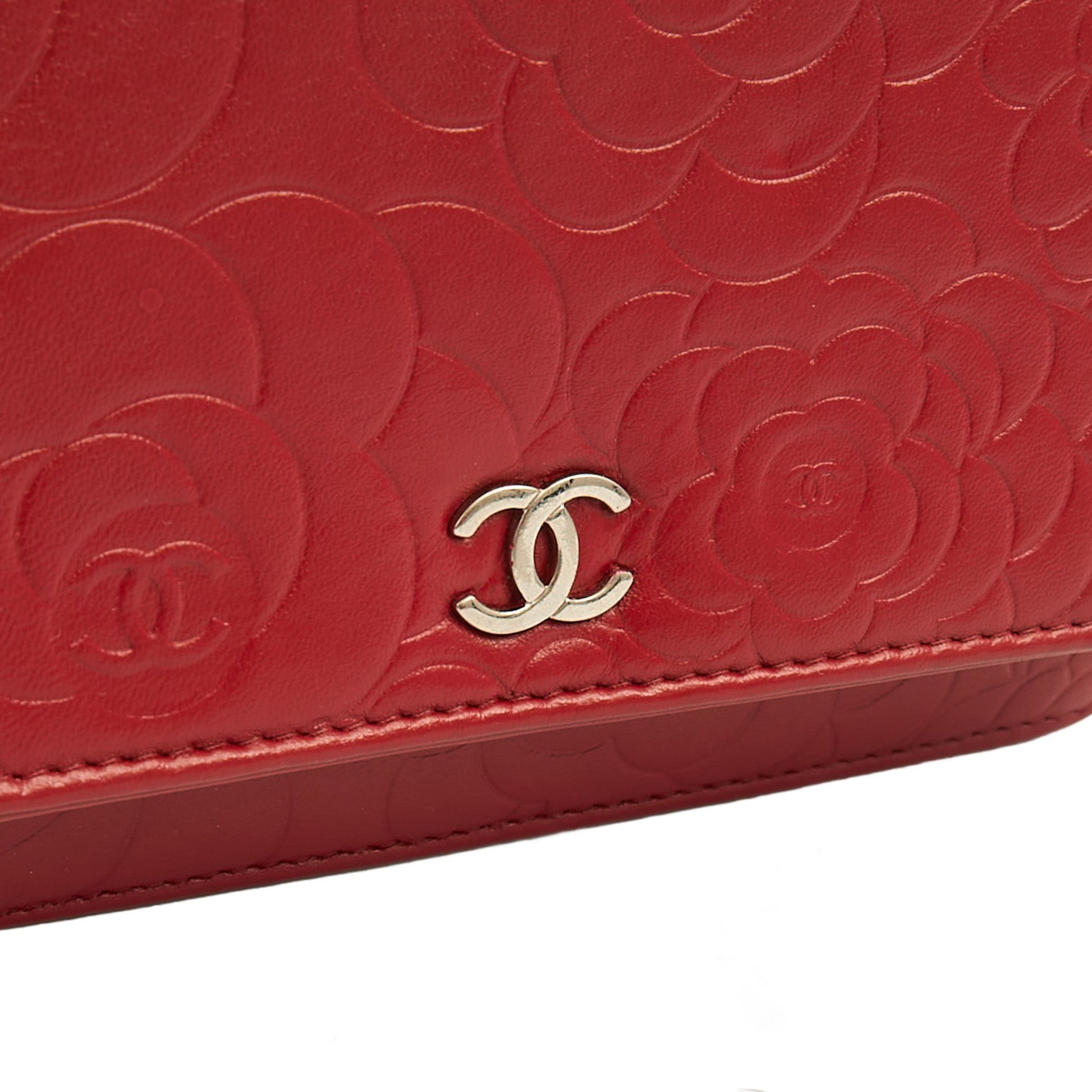Chanel Cross Body Camellia - Wallet On Chain in Red, Lambskin Leather — Side View