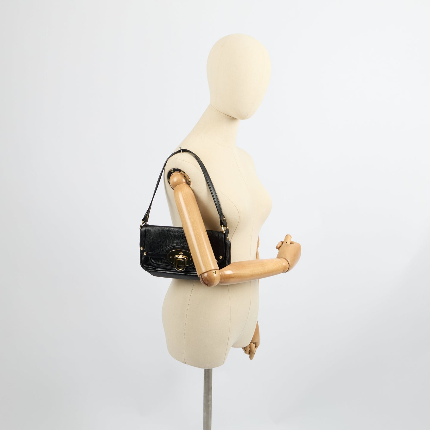 Mulberry Shoulder Bag Vintage Shoulder Bag in Black, Leather — Lifestyle View