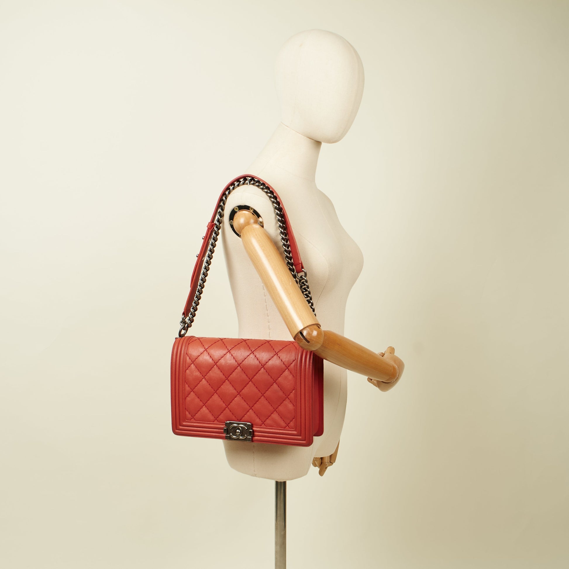 Chanel Shoulder Bag Boy - Medium in Red, Calfskin Leather — Alternate View 20