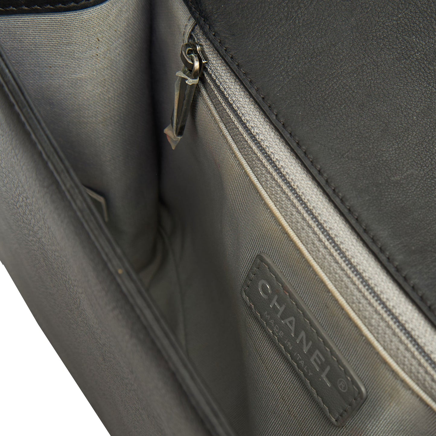 Chanel Shoulder Bag Boy - New Medium in Black, Calfskin Leather — Alternate View 18