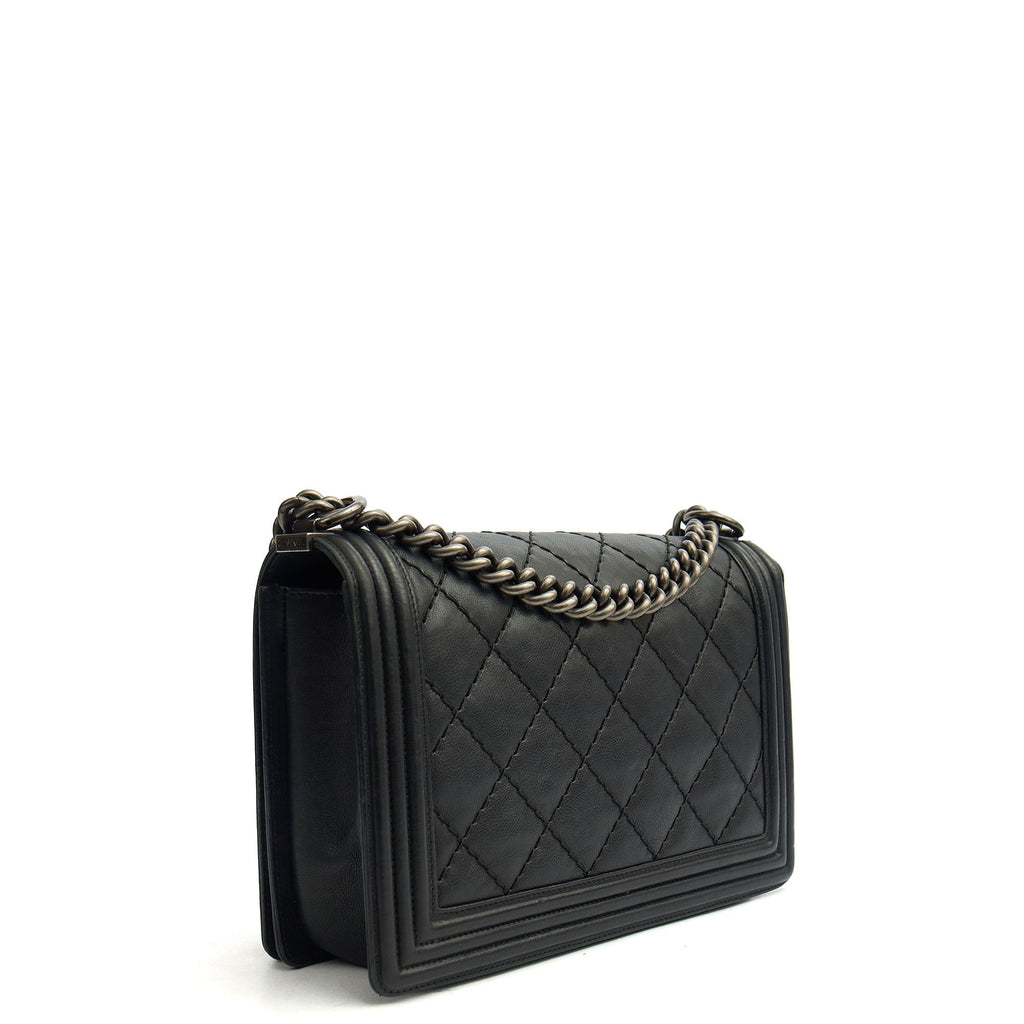 Chanel Shoulder Bag Boy - New Medium in Black, Calfskin Leather — Alternate View 20