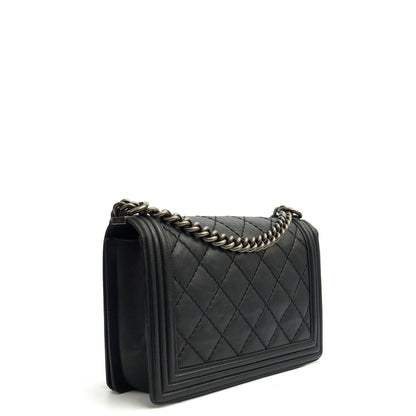 Chanel Shoulder Bag Boy - New Medium in Black, Calfskin Leather — Alternate View 20