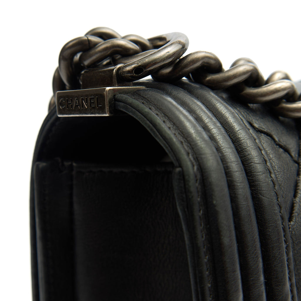 Chanel Shoulder Bag Boy - New Medium in Black, Calfskin Leather — Alternate View 16