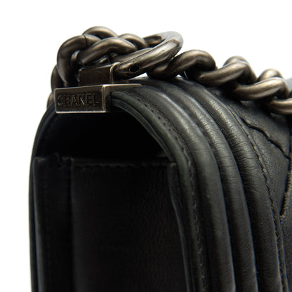 Chanel Shoulder Bag Boy - New Medium in Black, Calfskin Leather — Alternate View 16