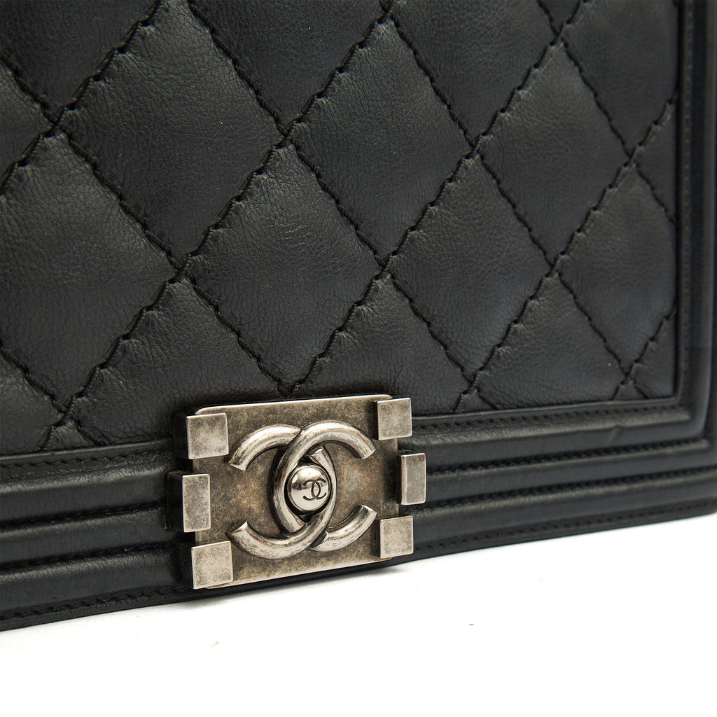 Chanel Shoulder Bag Boy - New Medium in Black, Calfskin Leather — Alternate View 15