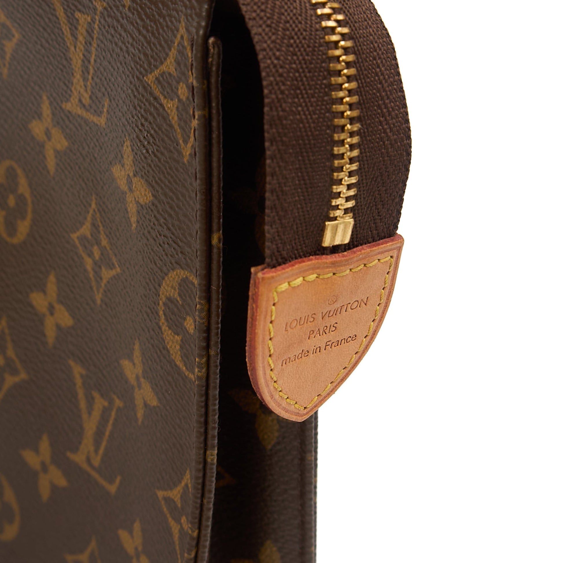 Louis Vuitton Clutch Toiletry Pouch 26  in Monogram, Canvas — Alternate View 12