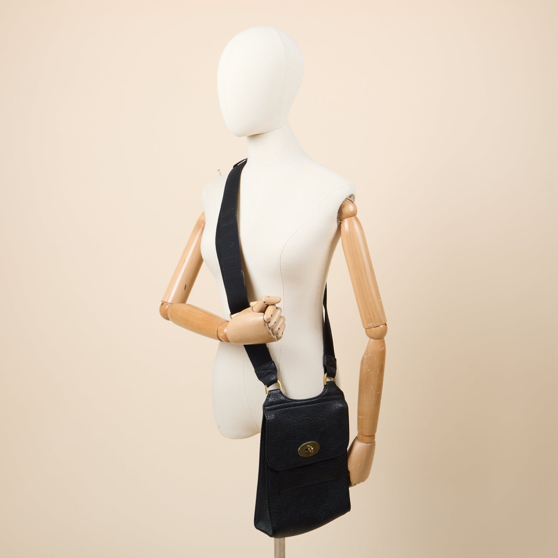 Mulberry Cross Body Antony in Black, Leather — Side View