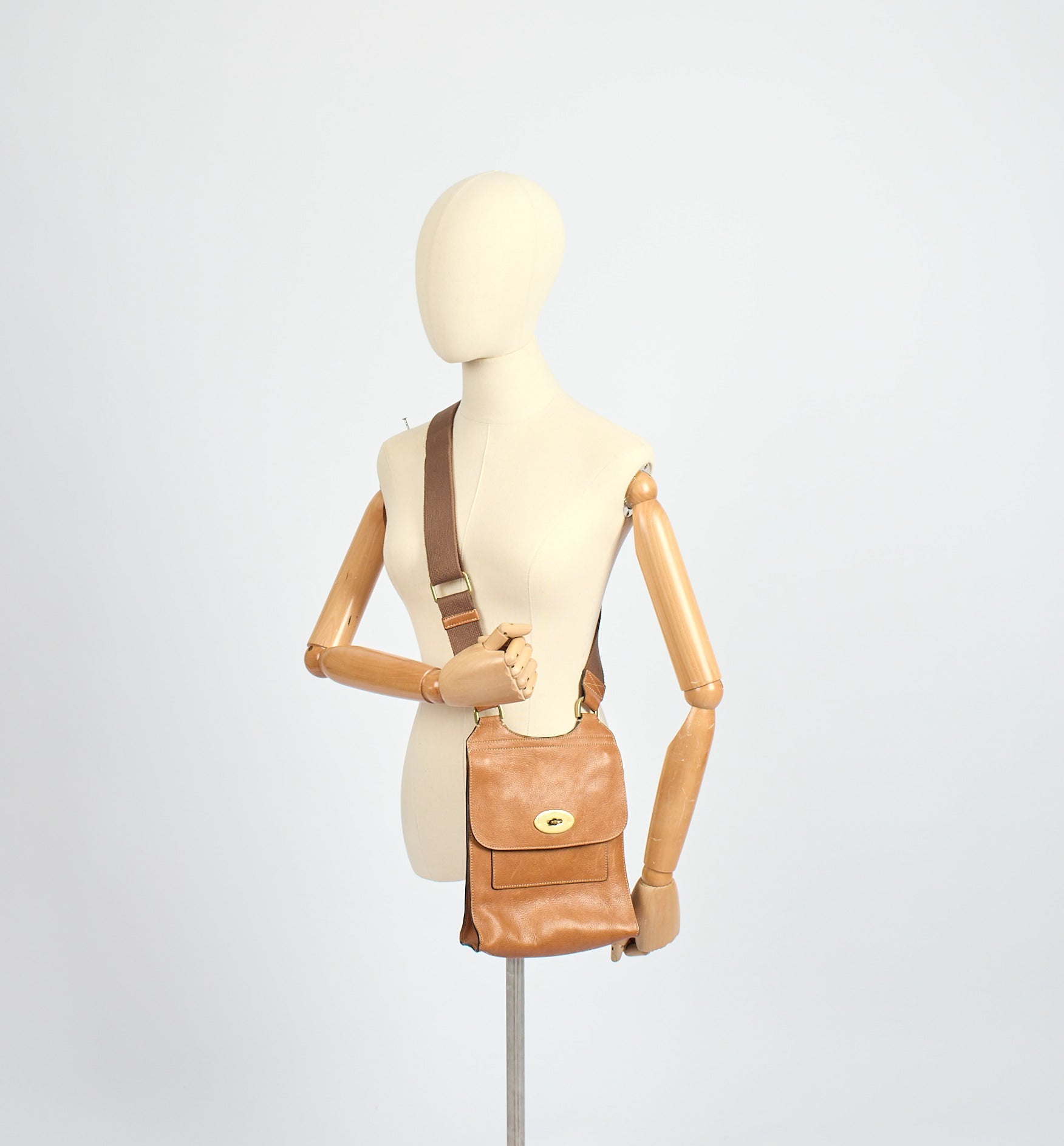 Mulberry Cross Body Antony in Oak, Leather — Side View