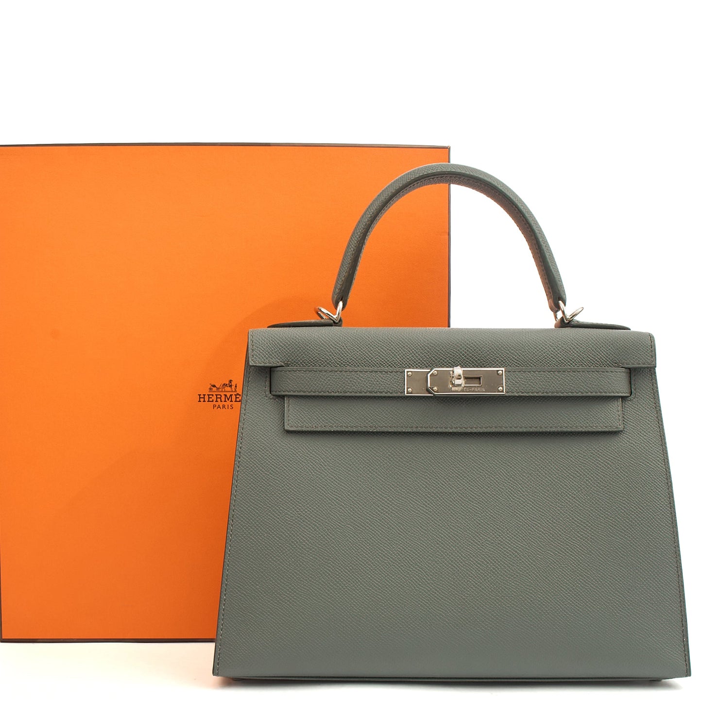 Hermes Kelly 28 in Verte Amande, Epsom Leather — Lifestyle View
