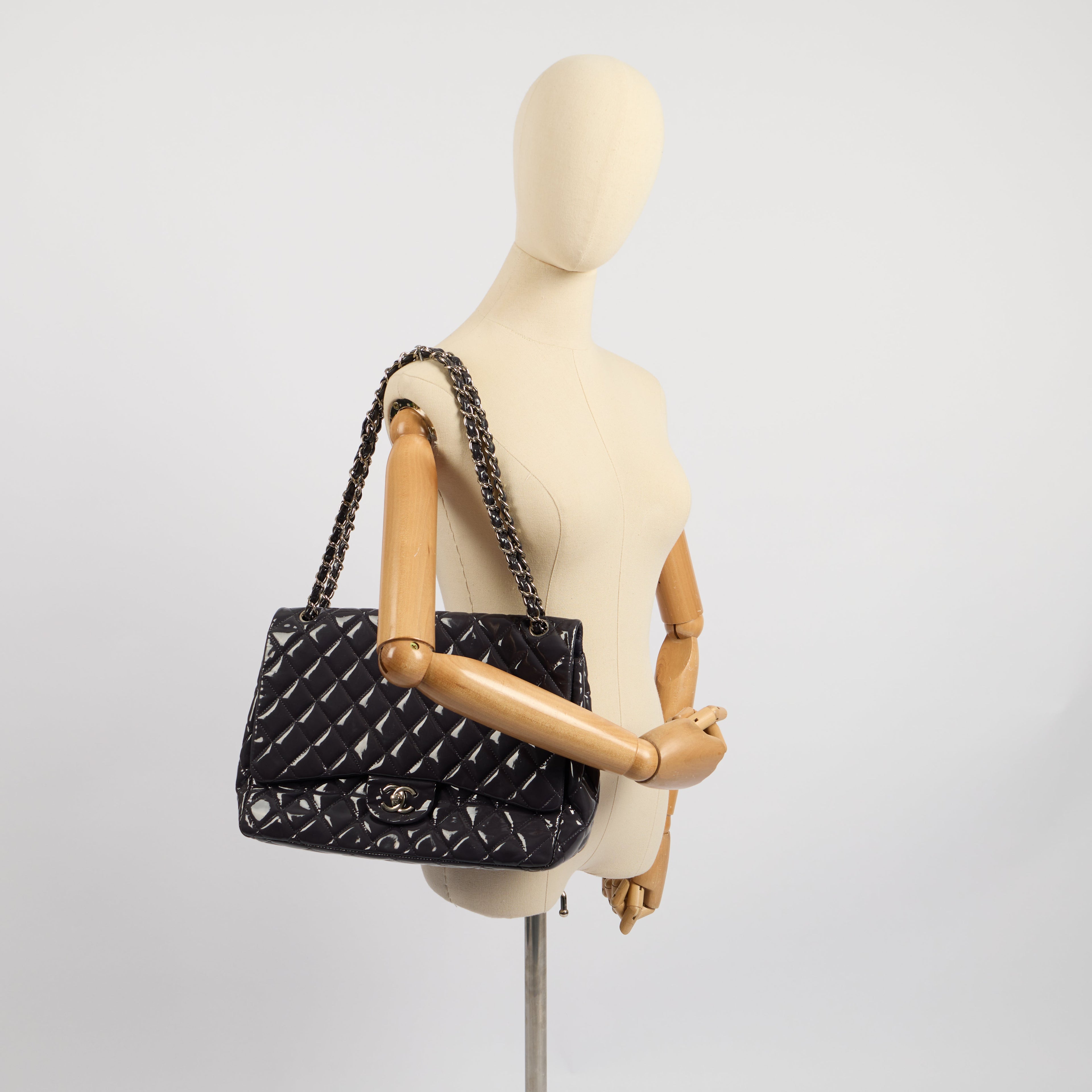 Chanel Shoulder Bag Classic Single Flap - Maxi in Purple, Patent Leather — Side View