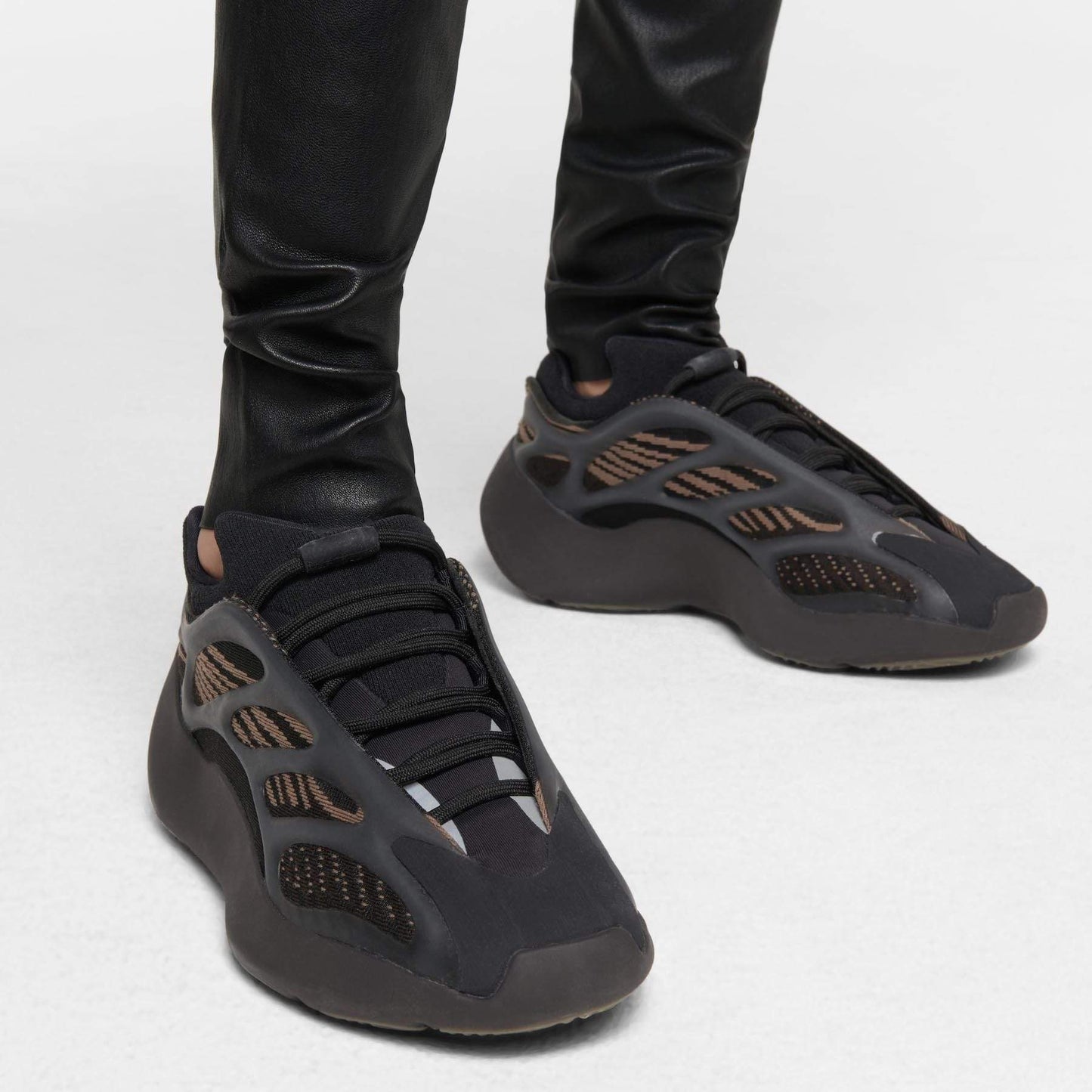 adidas Yeezy 700 V3 'Clay Brown' — UK 3.5 | EU 36 | US 4 — Alternate View 7
