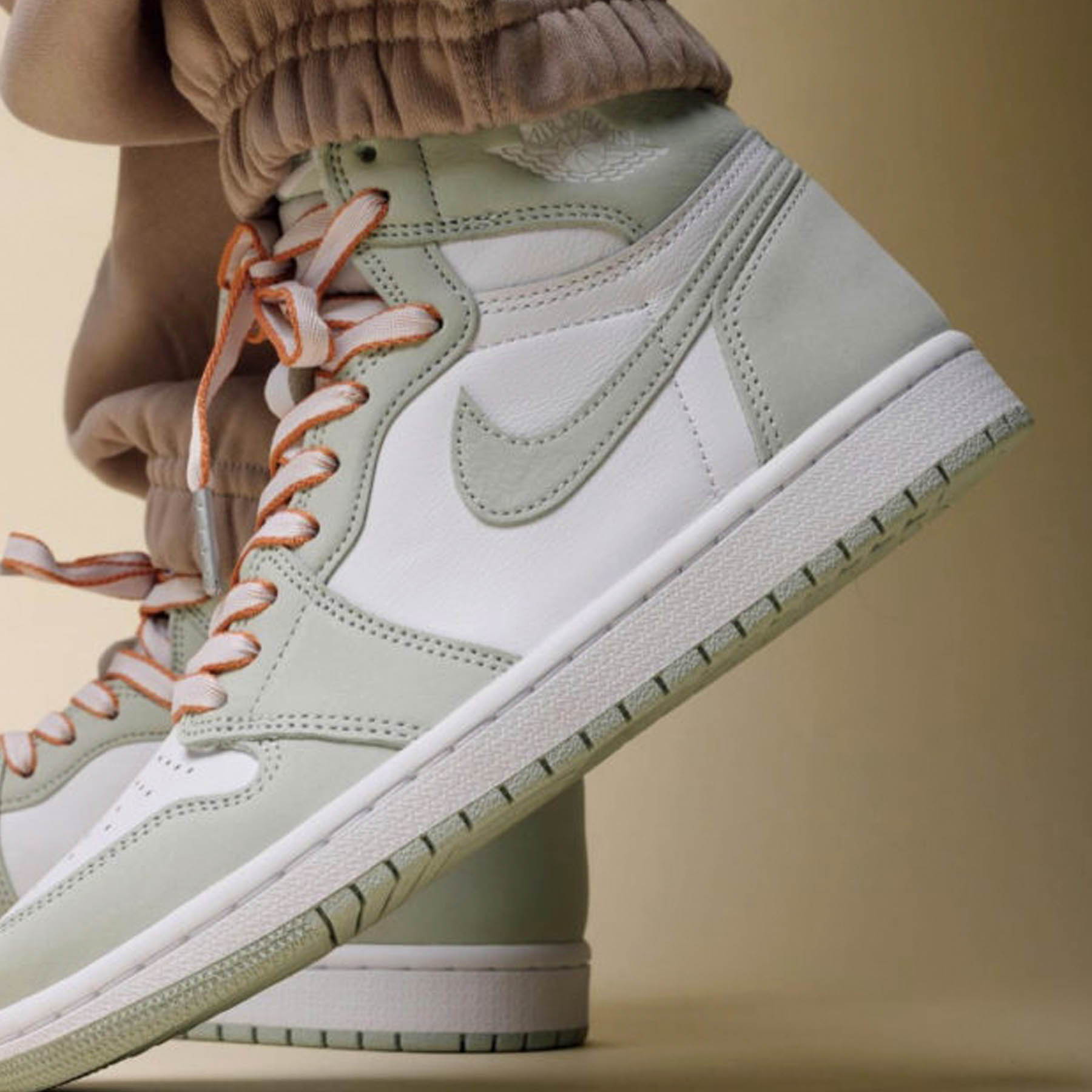 Air Jordan 1 Retro High Wmns OG 'Seafoam' — UK 2.5 | EU 35.5 | US 5 — Alternate View 7