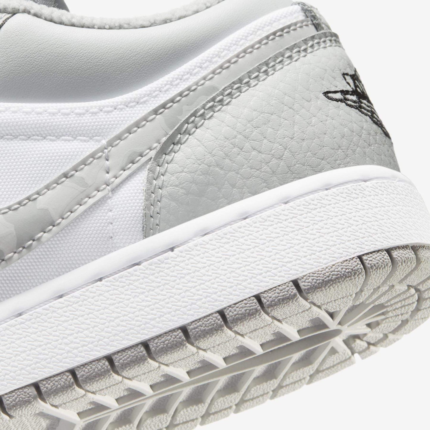 Air Jordan 1 Low SE GS 'White Camo' — UK 13.5 | EU 32 | US 1Y — Alternate View 7