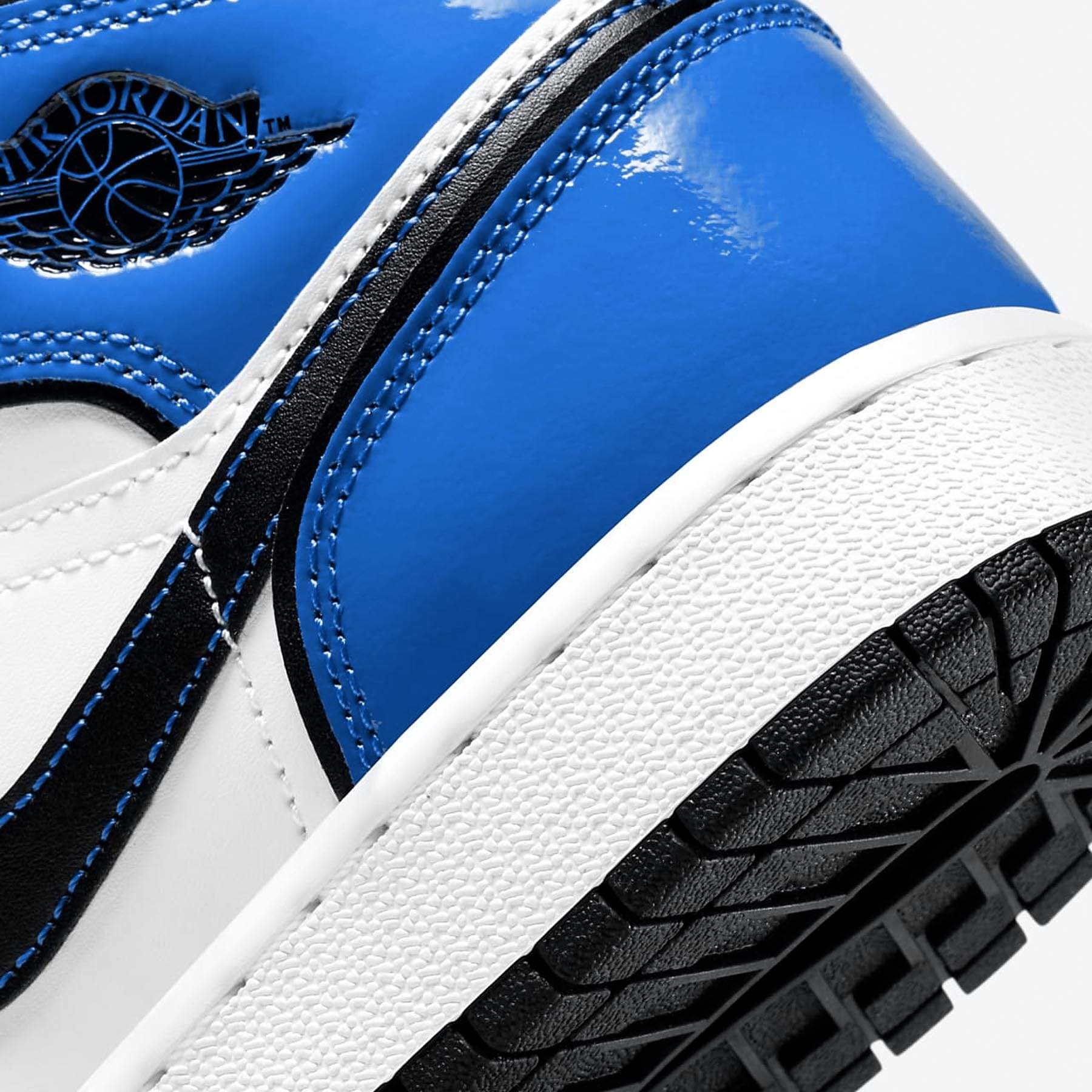Air Jordan 1 Mid SE GS 'Signal Blue' — UK 13.5 | EU 32 | US 1Y — Alternate View 7