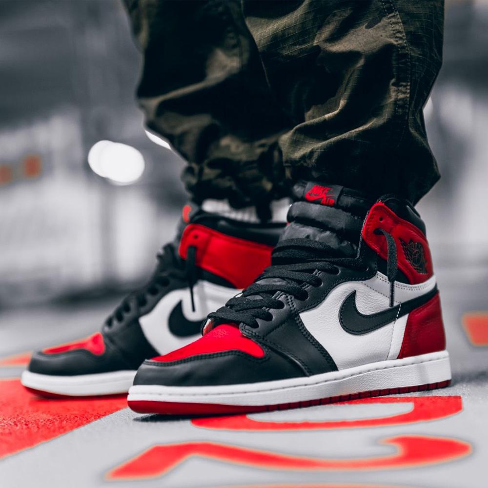 Air Jordan 1 Retro High OG "Bred Toe" — UK 13.5 | EU 32 | US 1Y — Alternate View 7