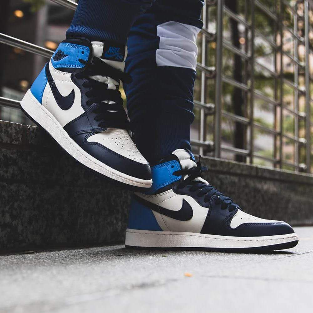 Air Jordan 1 Retro High OG 'Obsidian' UNC — UK 3 | EU 35.5 | US 3.5 — Lifestyle View