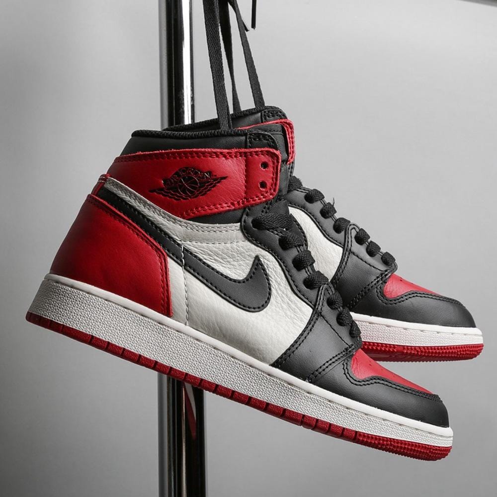Air Jordan 1 Retro High OG GS "Bred Toe" — UK 13.5 | EU 32 | US 1Y — Side View