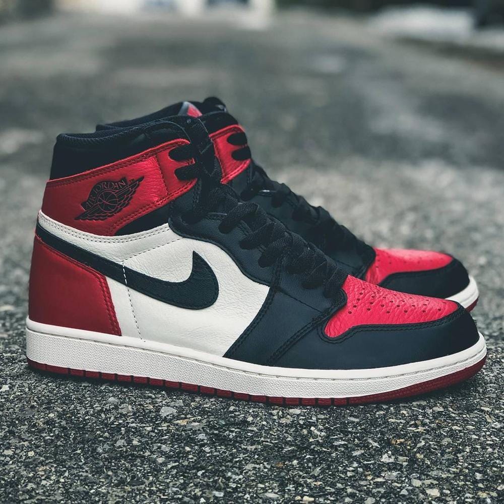 Air Jordan 1 Retro High OG GS "Bred Toe" — UK 13.5 | EU 32 | US 1Y — Back View