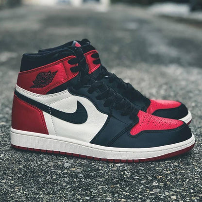 Air Jordan 1 Retro High OG GS "Bred Toe" — UK 13.5 | EU 32 | US 1Y — Back View