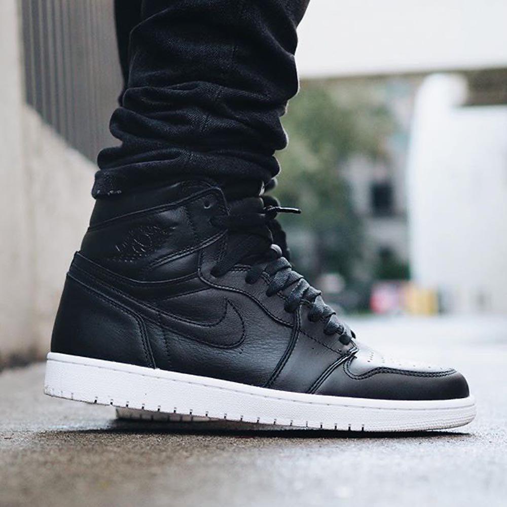 Air Jordan 1 Retro High OG BG 'Cyber Monday' — UK 13.5 | EU 32 | US 1Y — Alternate View 7
