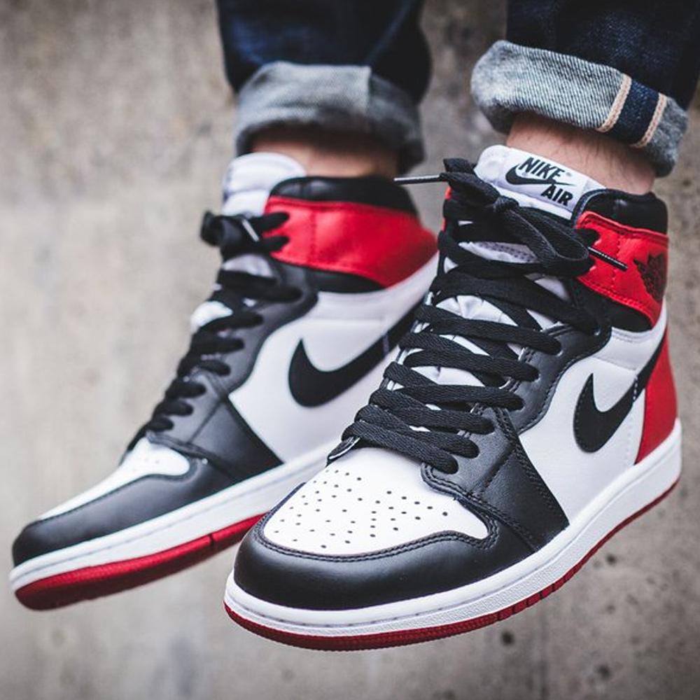 Air Jordan 1 Retro High OG Black Toe — UK 8.5 | EU 43 | US 9.5 — Alternate View 8