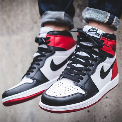 Air Jordan 1 Retro High OG Black Toe — UK 8.5 | EU 43 | US 9.5 — Alternate View 8