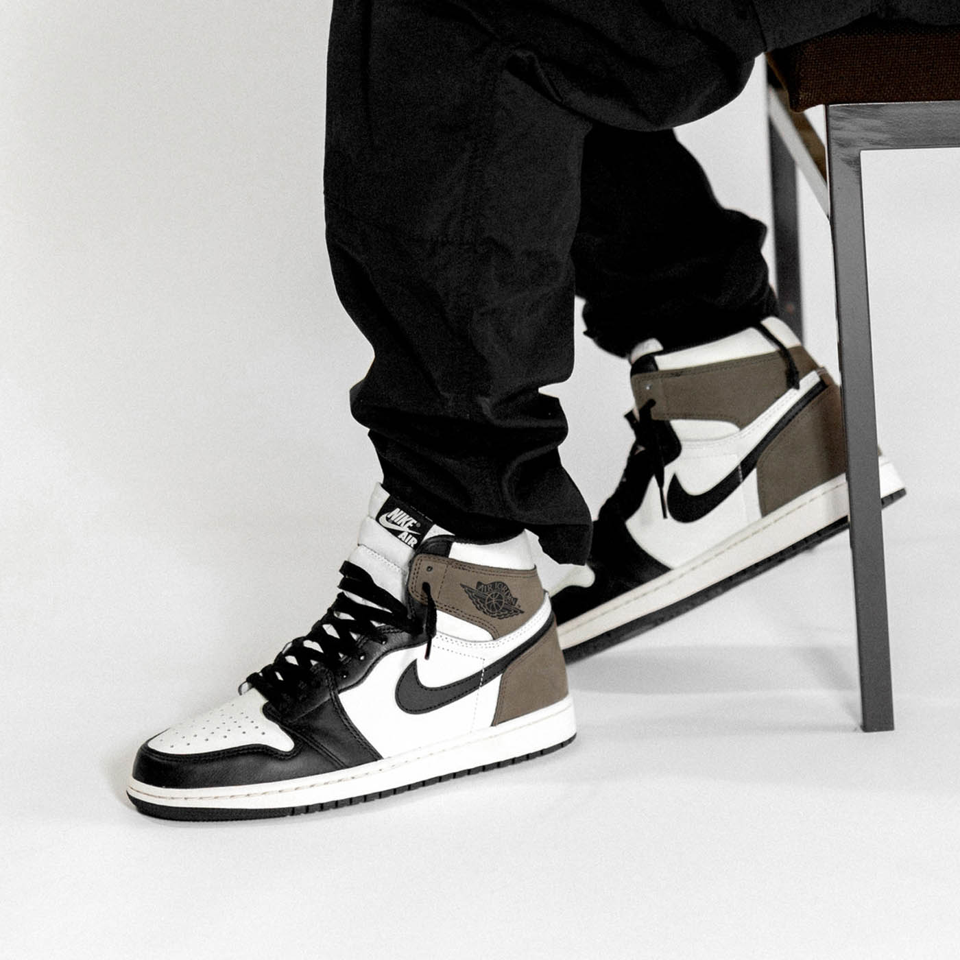 Air Jordan 1 Retro High OG 'Dark Mocha' — UK 3 | EU 35.5 | US 3.5 — Top View