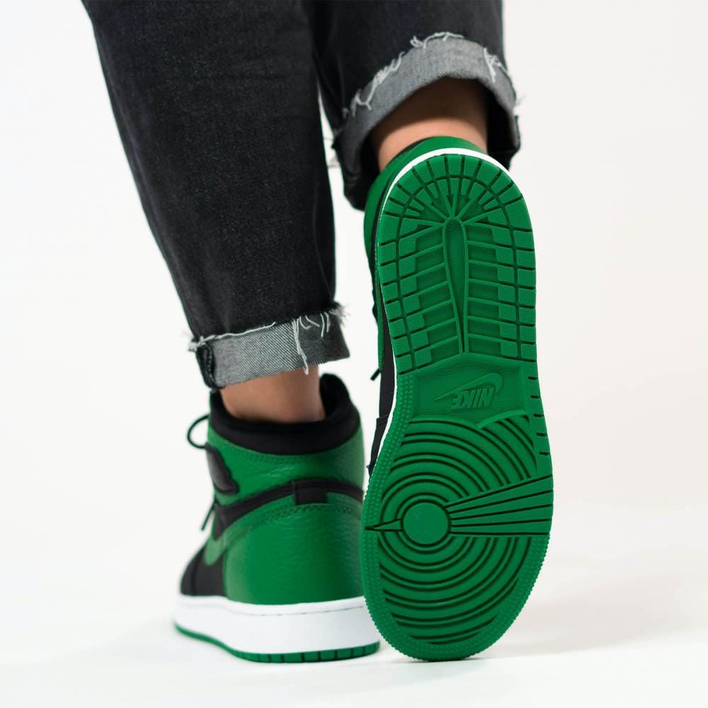 Air Jordan 1 Retro High OG GS 'Pine Green 2.0' — UK 13.5 | EU 32 | US 1Y — Alternate View 7