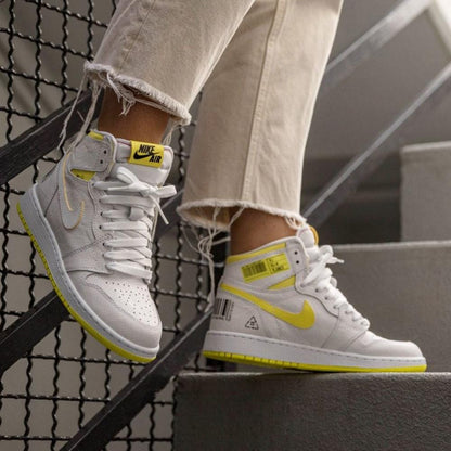 Air Jordan 1 Retro High OG GS 'First Class Flight' — UK 13.5 | EU 32 | US 1Y — Alternate View 7