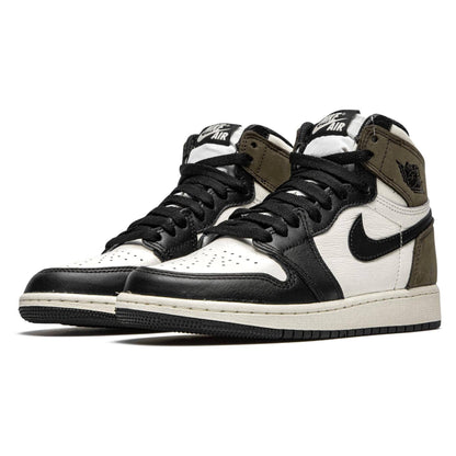 Air Jordan 1 Retro High OG GS 'Dark Mocha' — UK 13.5 | EU 32 | US 1Y — Side View