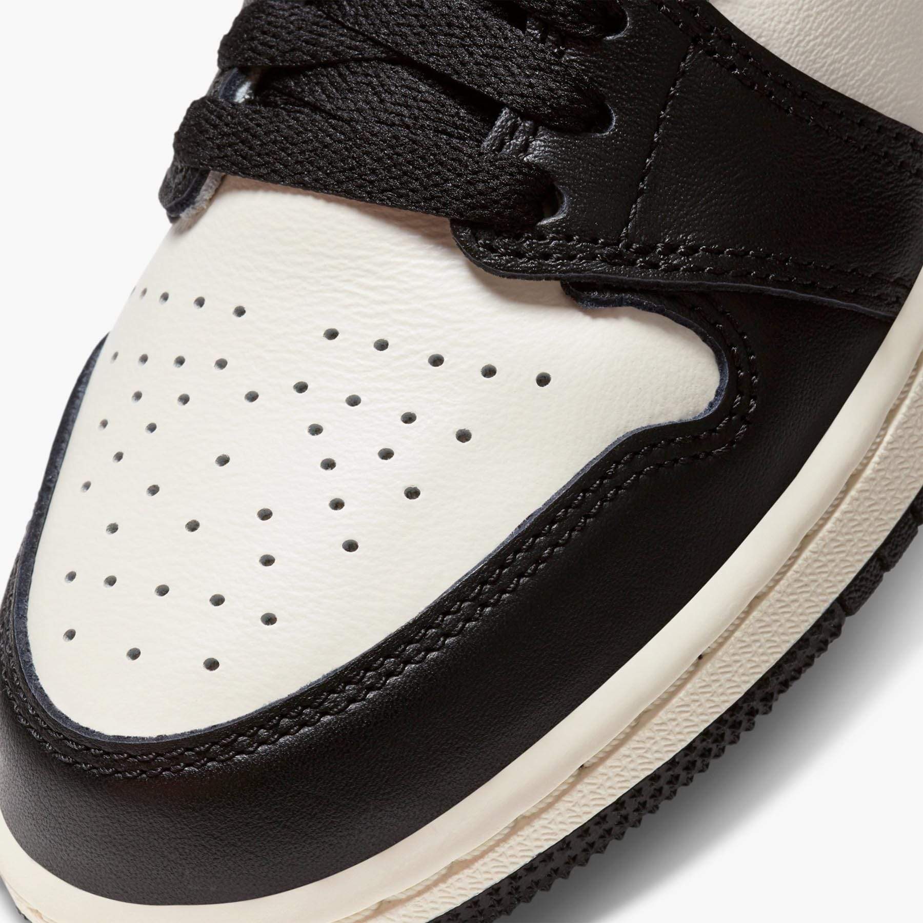 Air Jordan 1 Retro High OG GS 'Dark Mocha' — UK 13.5 | EU 32 | US 1Y — Lifestyle View
