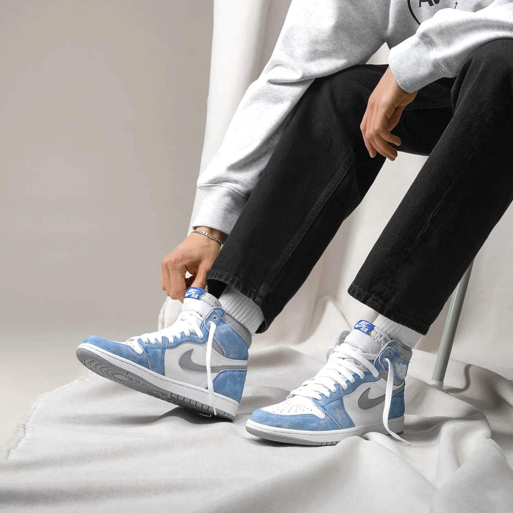 Air Jordan 1 Retro High OG 'Hyper Royal' — UK 3 | EU 35.5 | US 3.5 — Alternate View 7