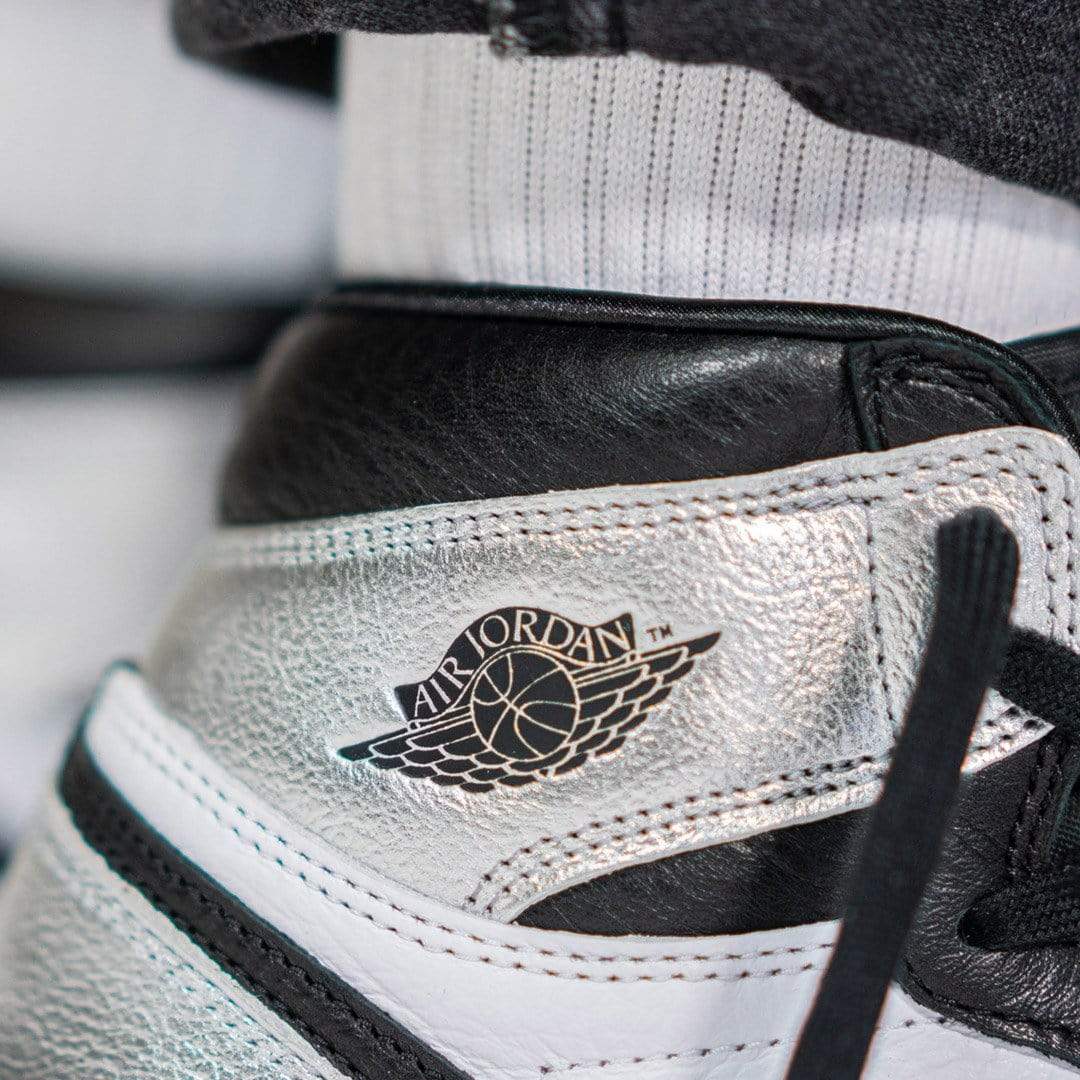 Air Jordan 1 Wmns Retro High OG 'Silver Toe' — UK 2.5 | EU 35.5 | US 5 — Alternate View 7