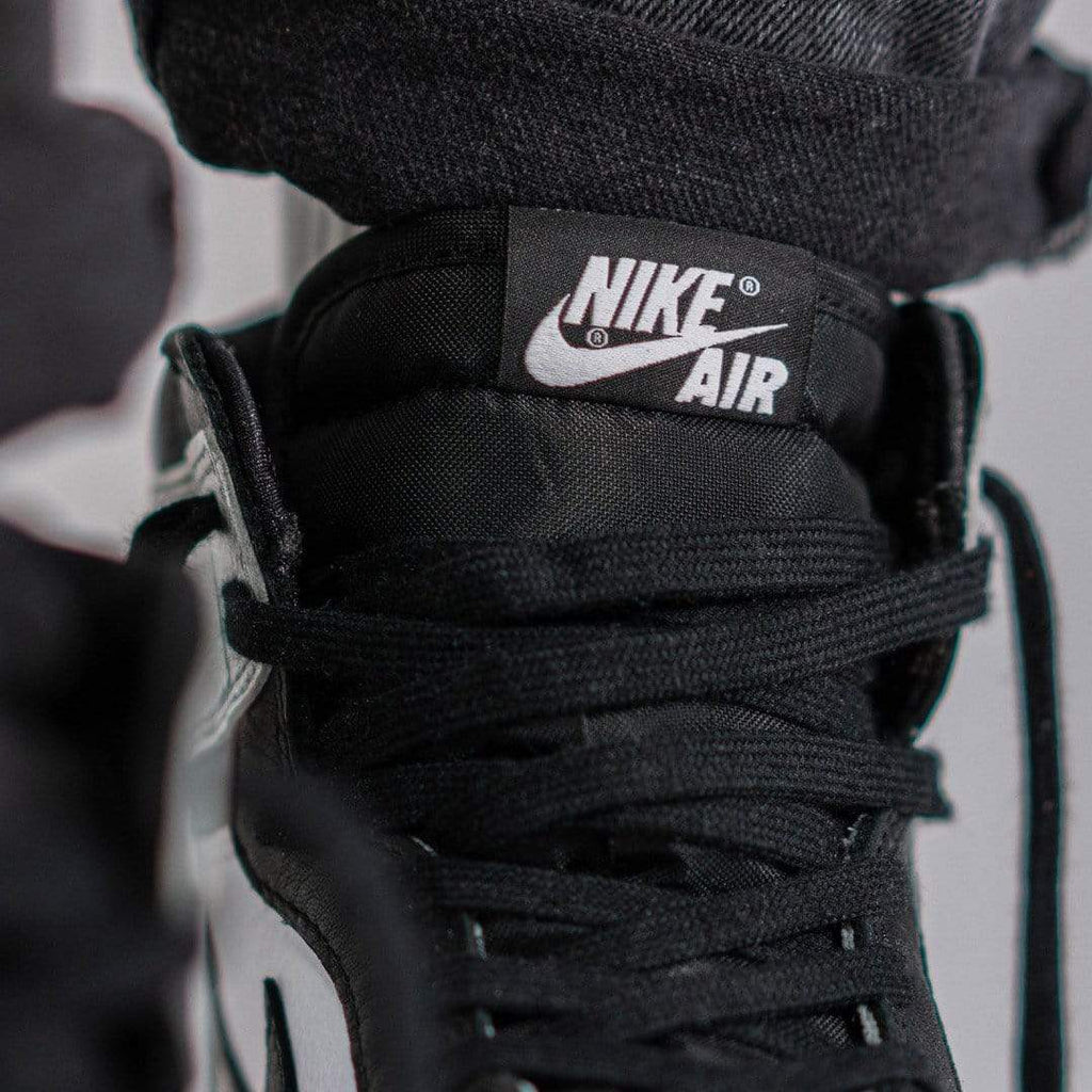 Air Jordan 1 Wmns Retro High OG 'Silver Toe' — UK 2.5 | EU 35.5 | US 5 — Detail View