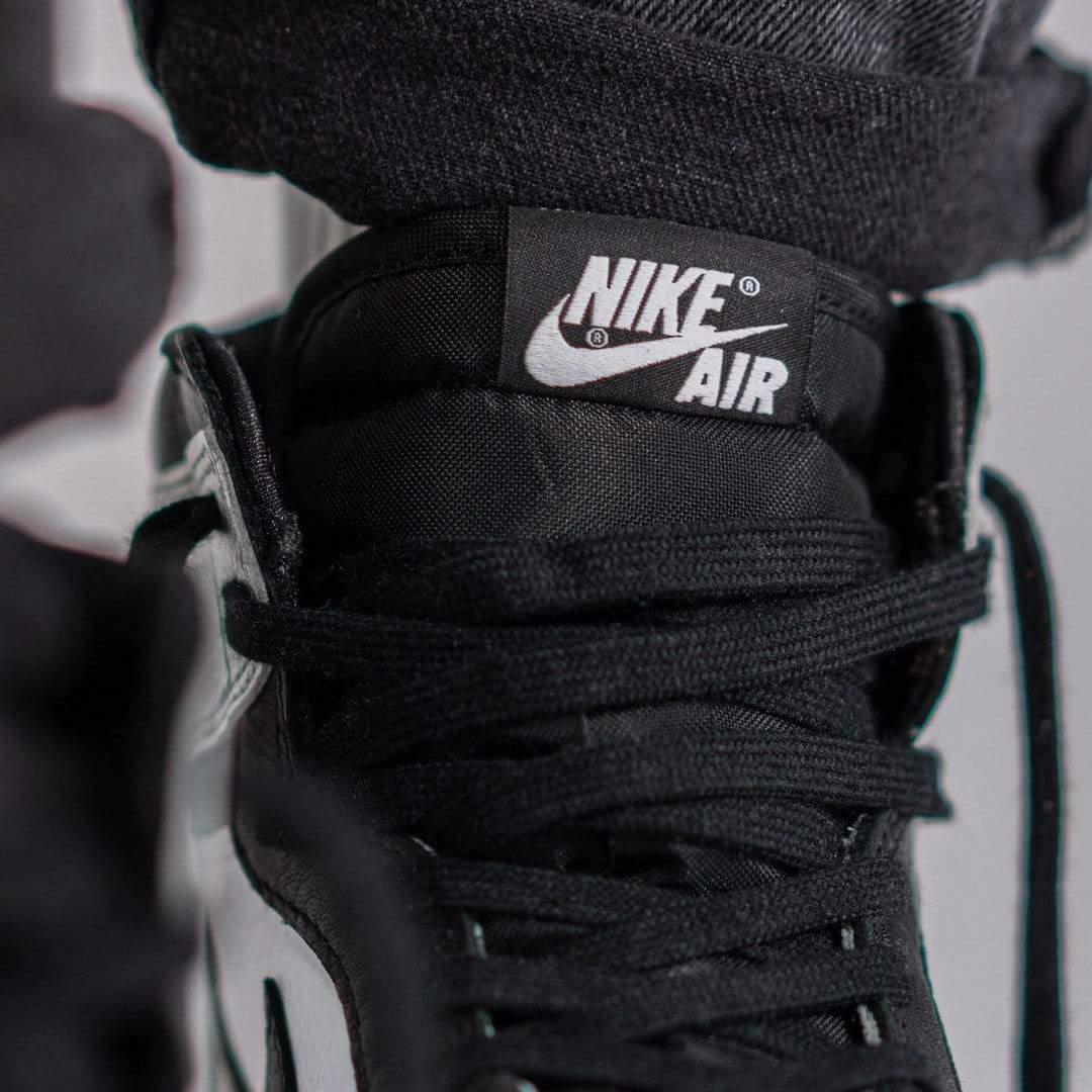 Air Jordan 1 Wmns Retro High OG 'Silver Toe' — UK 2.5 | EU 35.5 | US 5 — Detail View