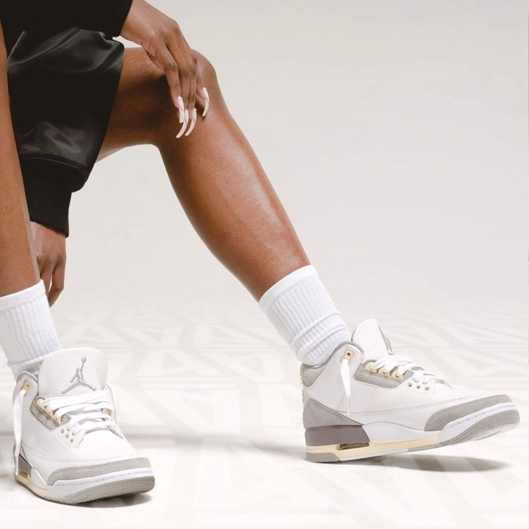 A Ma Maniére x Air Jordan 3 Retro SP Wmns 'Raised By Women' — UK 2.5 | EU 35.5 | US 5 — Alternate View 9