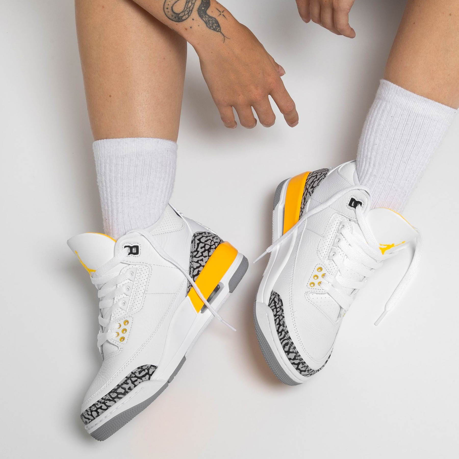 Air Jordan 3 Retro Wmns 'Laser Orange' — UK 2.5 | EU 35.5 | US 5 — Alternate View 7
