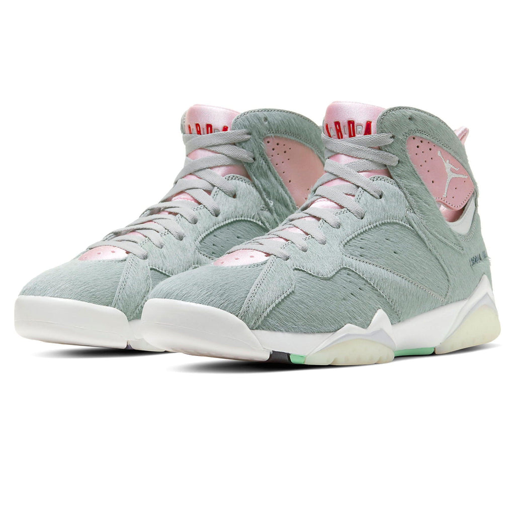 Air Jordan 7 Retro SE 'Hare 2.0' — UK 3 | EU 35.5 | US 3.5 — Side View