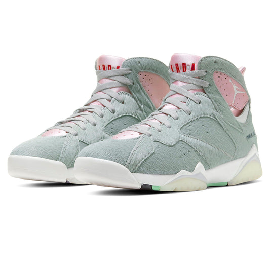 Air Jordan 7 Retro SE 'Hare 2.0' — UK 3 | EU 35.5 | US 3.5 — Side View
