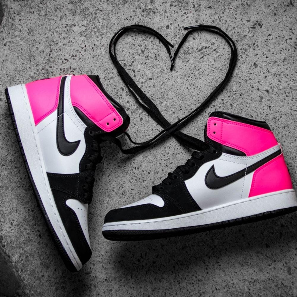 Air Jordan 1 Retro High OG GS 'Black Hyper Pink White' — Alternate View 8