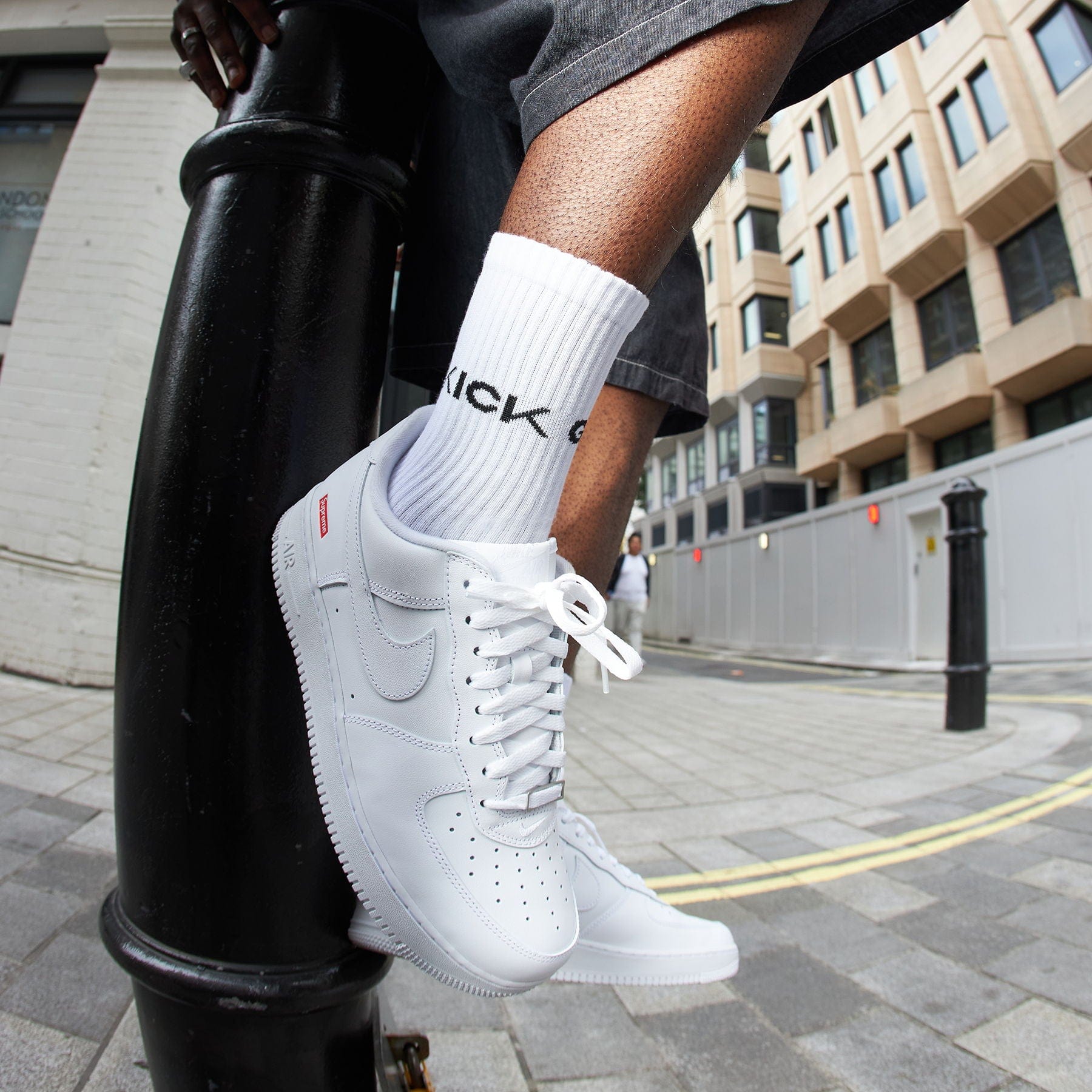 Supreme x Nike Air Force 1 Low 'Box Logo - White' — UK 3 | EU 35.5 | US 3.5 — Alternate View 9