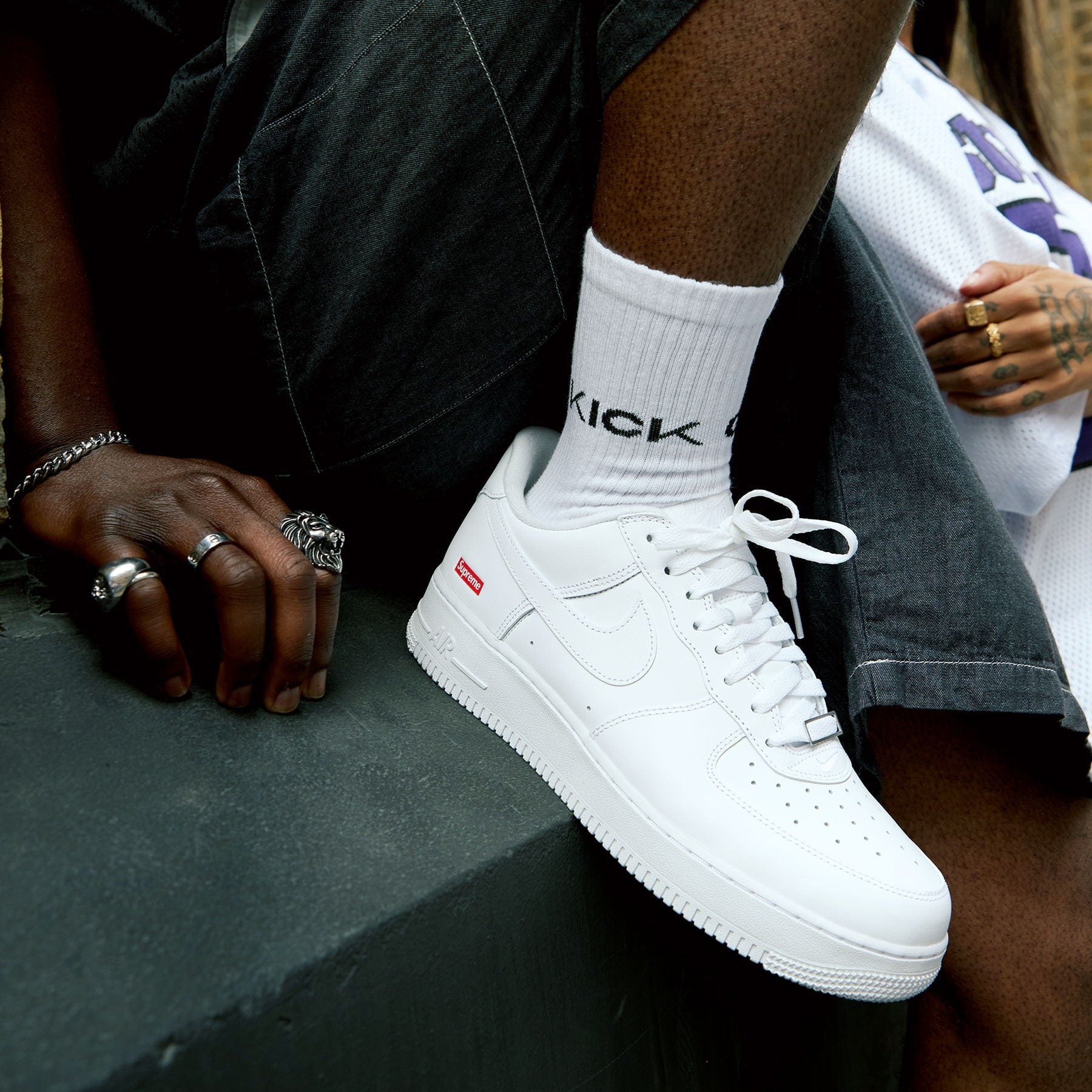 Supreme x Nike Air Force 1 Low 'Box Logo - White' — UK 3 | EU 35.5 | US 3.5 — Alternate View 8