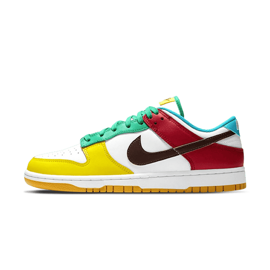 Nike Dunk Low SE GS 'Free.99 - White' — UK 13.5 | EU 32 | US 1Y — Front View