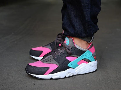 Nike Air Huarache Hyper Pink — UK 3 | EU 35.5 | US 3.5 — Side View
