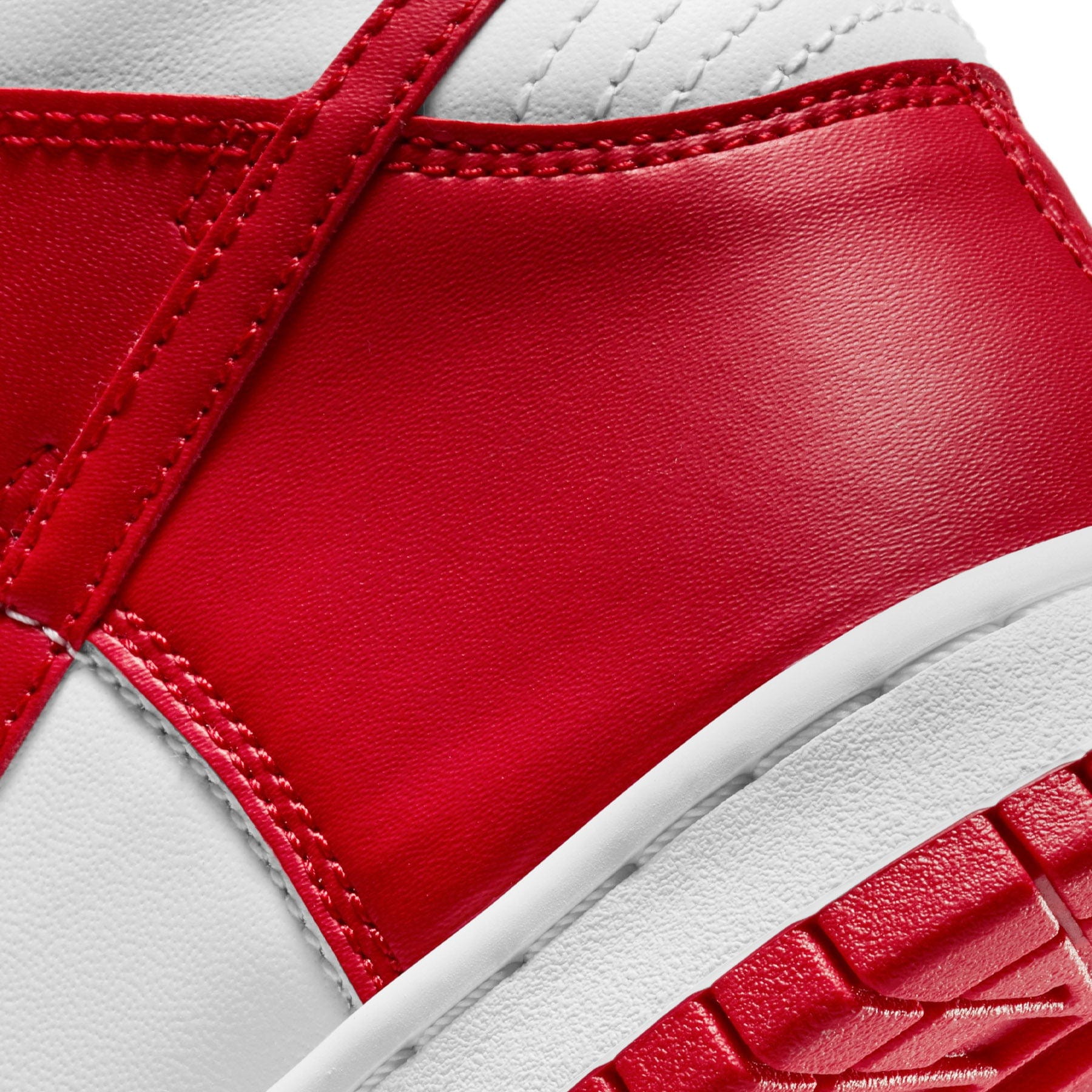 Nike Dunk High GS 'University Red' — UK 13.5 | EU 32 | US 1Y — Alternate View 7