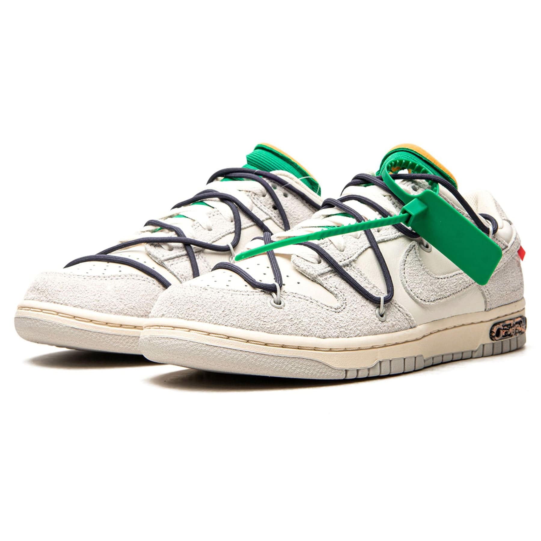 Off-White x Nike Dunk Low 'Lot 20 of 50' — UK 3 | EU 35.5 | US 3.5 — Side View