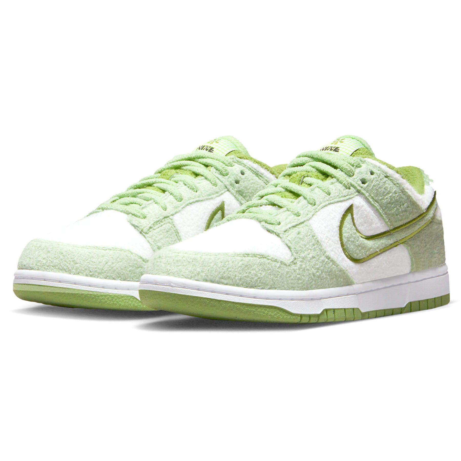 Nike Dunk Low SE Wmns 'Fleece - Honeydew' — UK 2.5 | EU 35.5 | US 5 — Side View