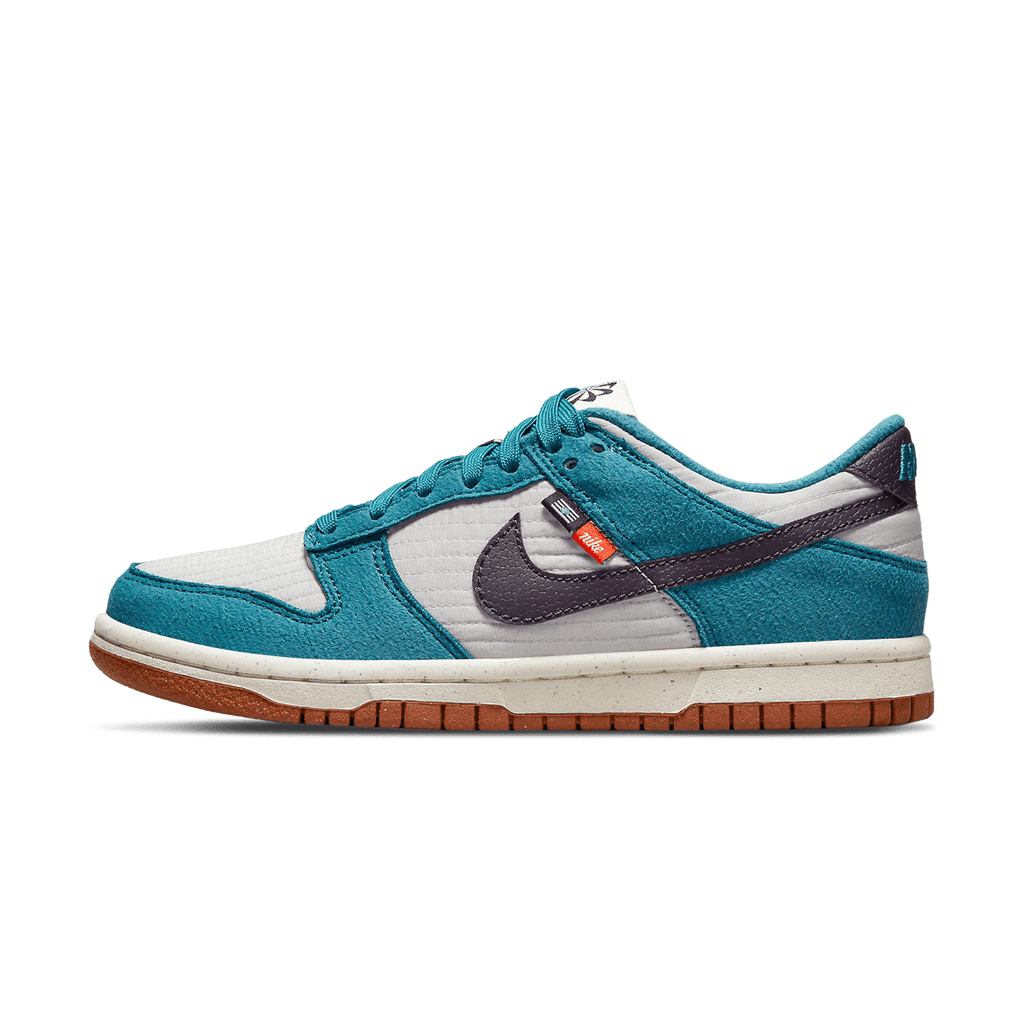 Nike Dunk Low SE GS 'Toasty - Rift Blue' — UK 13.5 | EU 32 | US 1Y — Front View