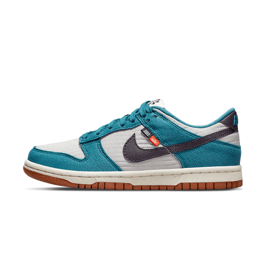 Nike Dunk Low SE GS 'Toasty - Rift Blue' — UK 13.5 | EU 32 | US 1Y — Front View