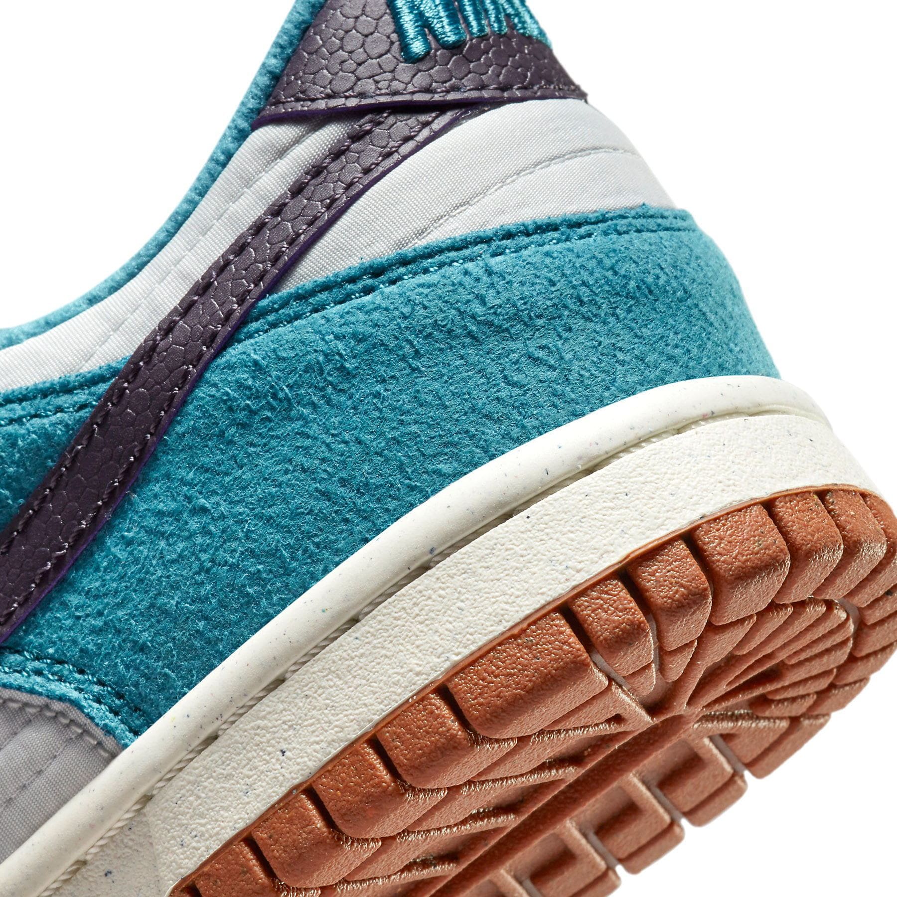 Nike Dunk Low SE GS 'Toasty - Rift Blue' — UK 13.5 | EU 32 | US 1Y — Alternate View 7